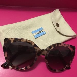 Toms tortoise shell sunglasses with case